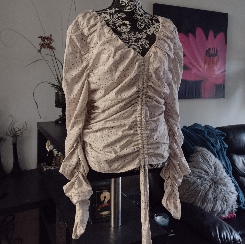 MISGUIDED 💋 plus sz 12 gorgeous Spring top! Sexy extra long sleeves